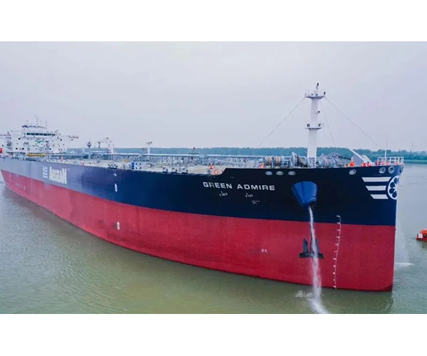 The 114,000 ton crude oil tanker ＂GREEN ADMIRE＂ tanker